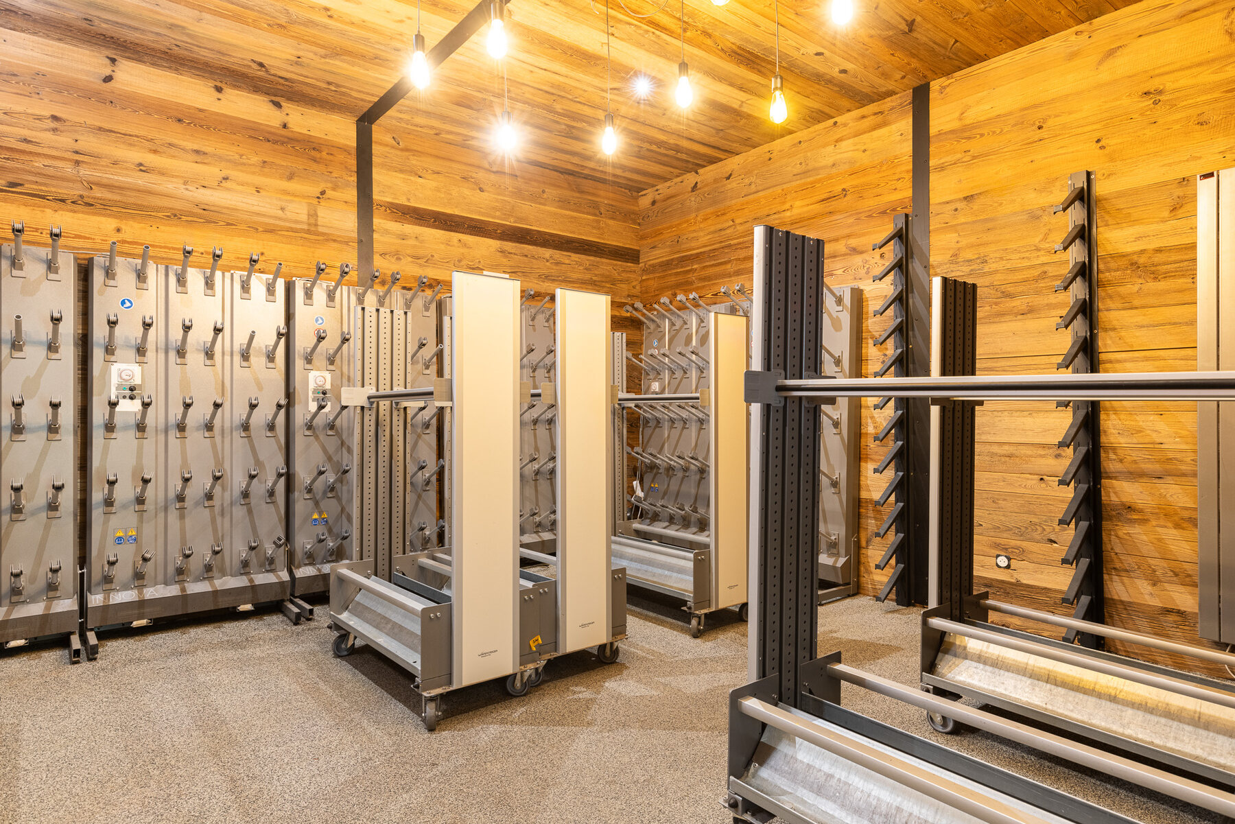 Chalet Hearth — shared residence photo 11