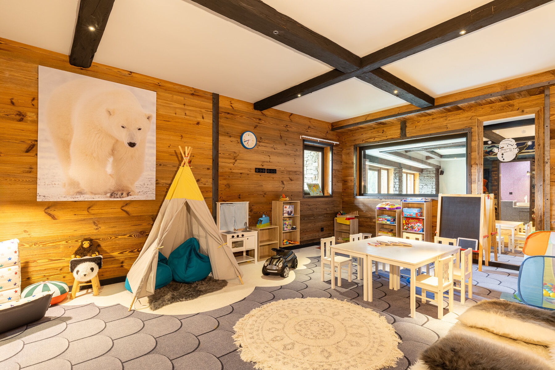 Chalet Hearth — shared residence photo 12