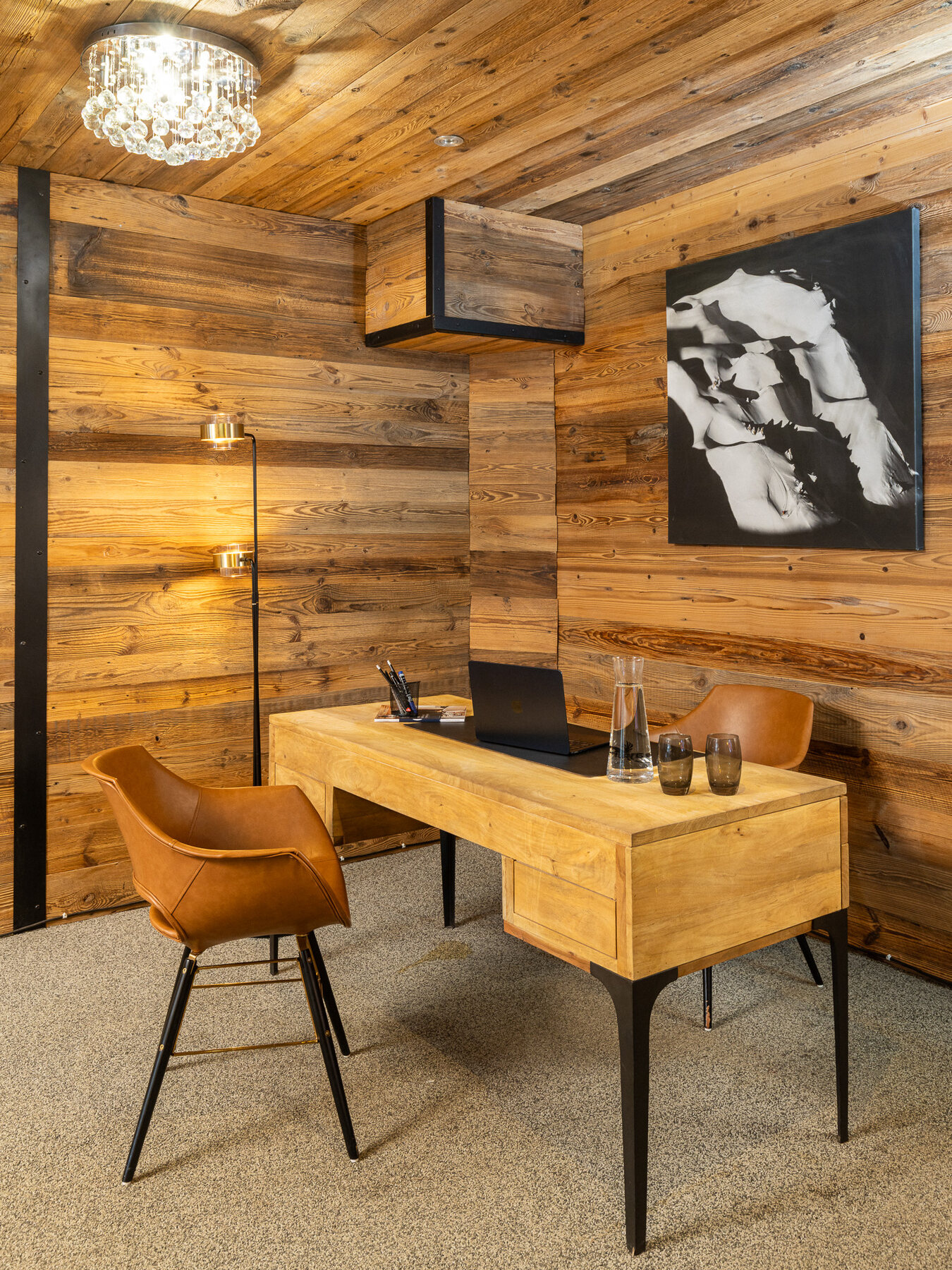 Chalet Hearth — shared residence photo 15
