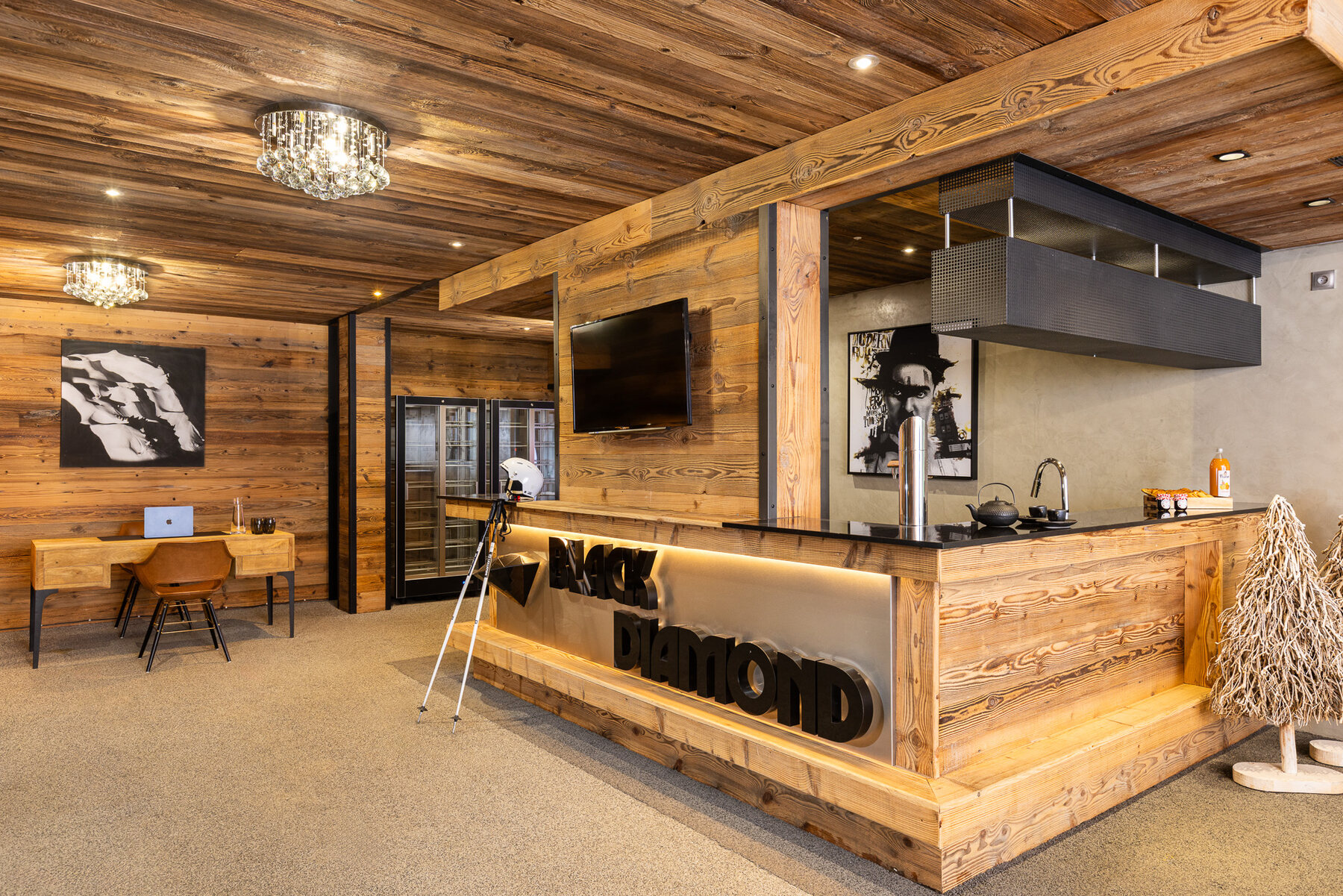 Chalet Hearth — shared residence photo 16