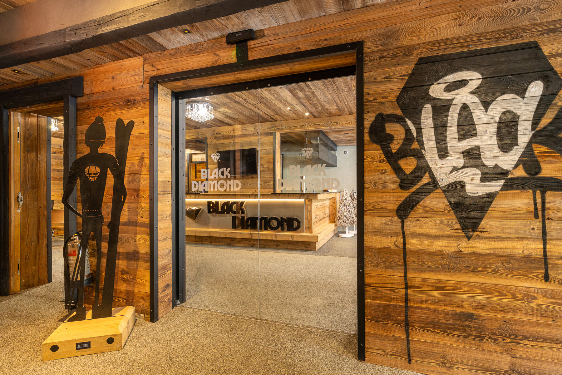 Chalet Hearth — shared residence photo 17