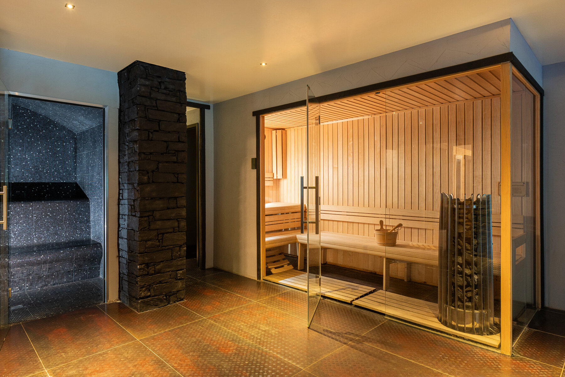 Chalet Hearth — shared residence photo 7
