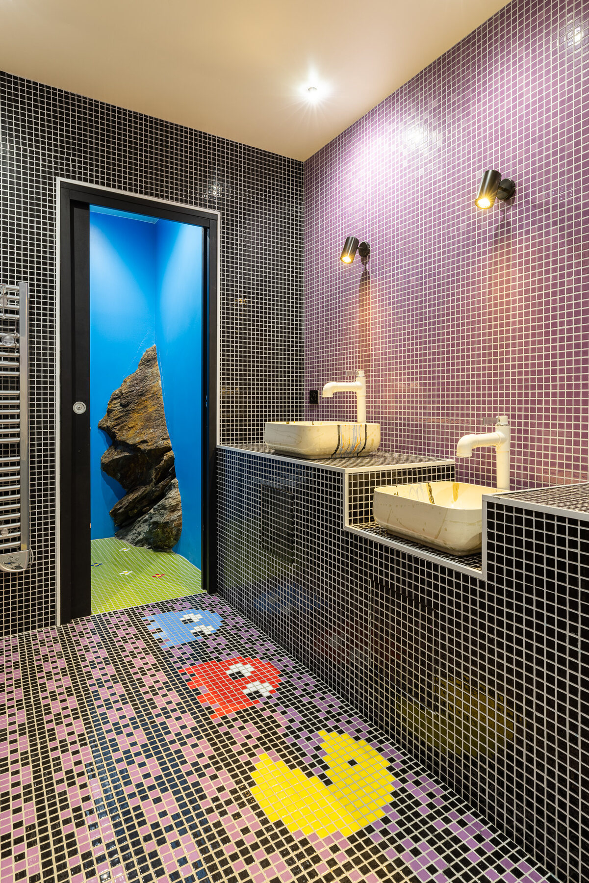 Chalet Hearth — shared residence photo 8