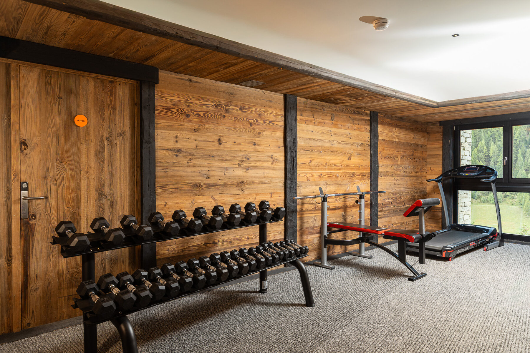 Chalet Hearth — shared residence photo 9