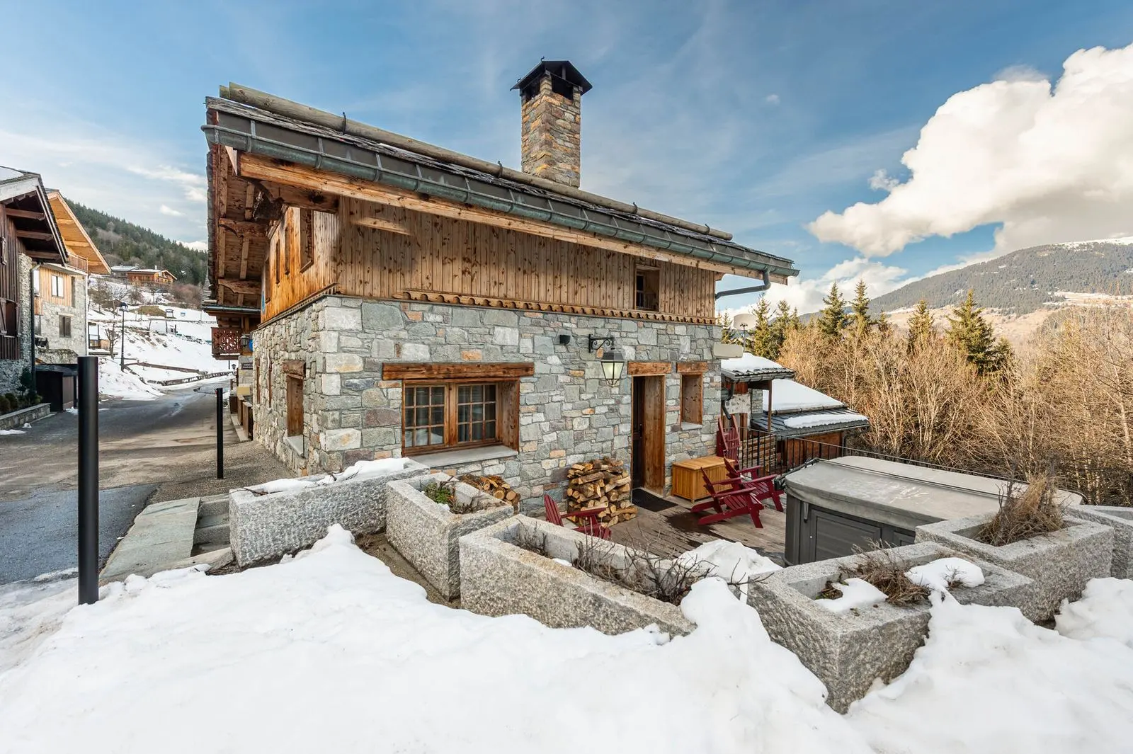 Chalet Ivory, true ski-in/ski-out access in Courchevel
