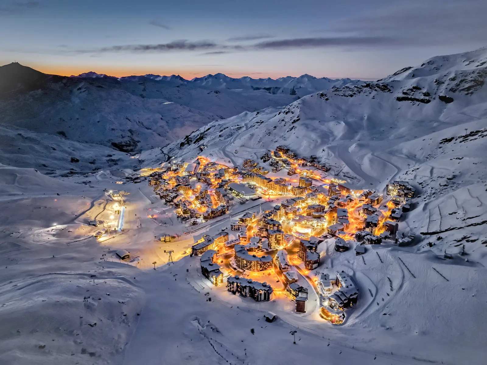 Val Thorens de nuit, vu du ciel