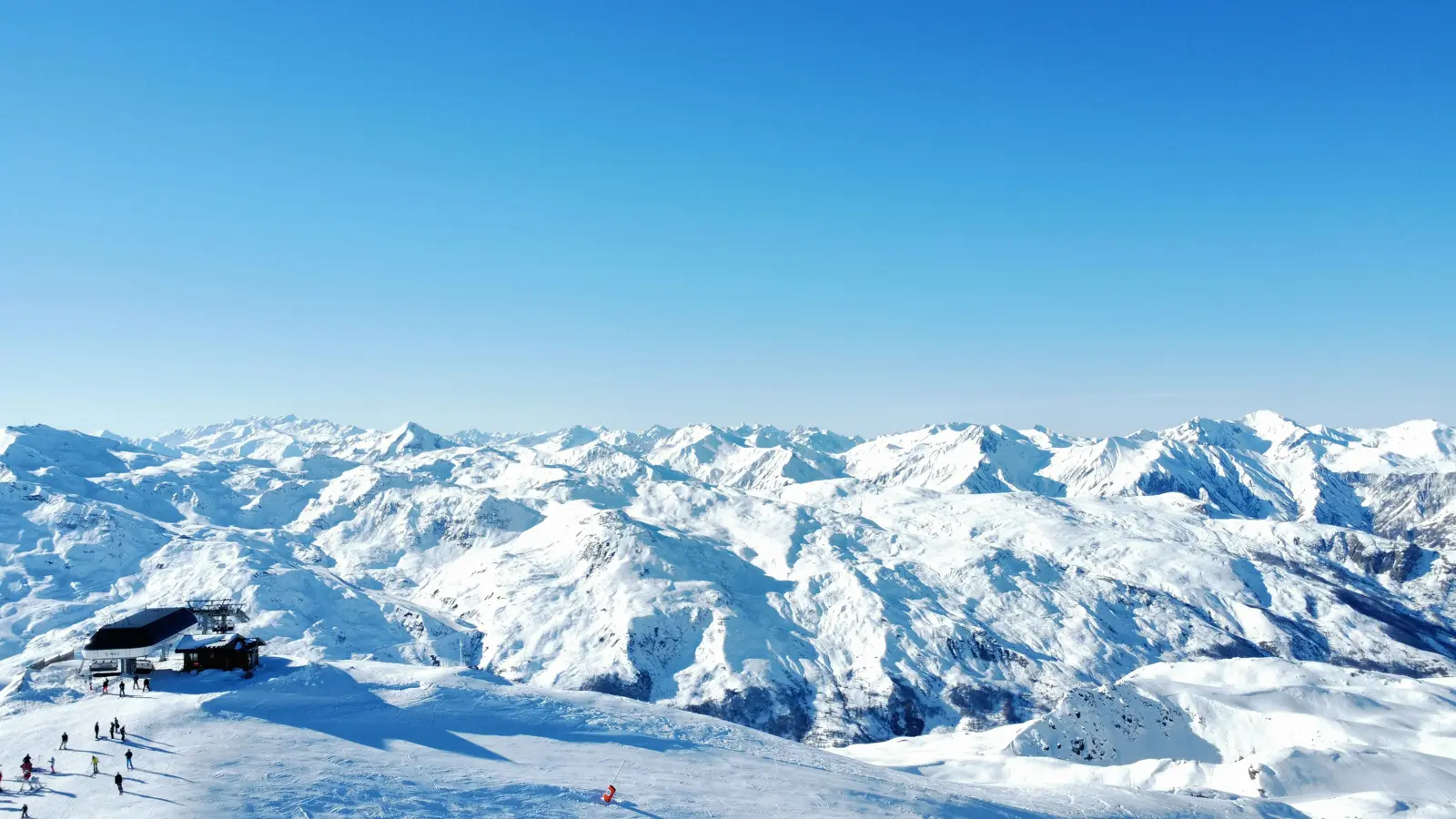 Neige et ciel à Val Thorens